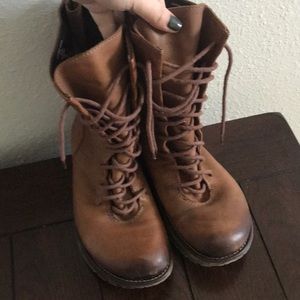 KALSO EARTH shoe. Brown leather size 8.